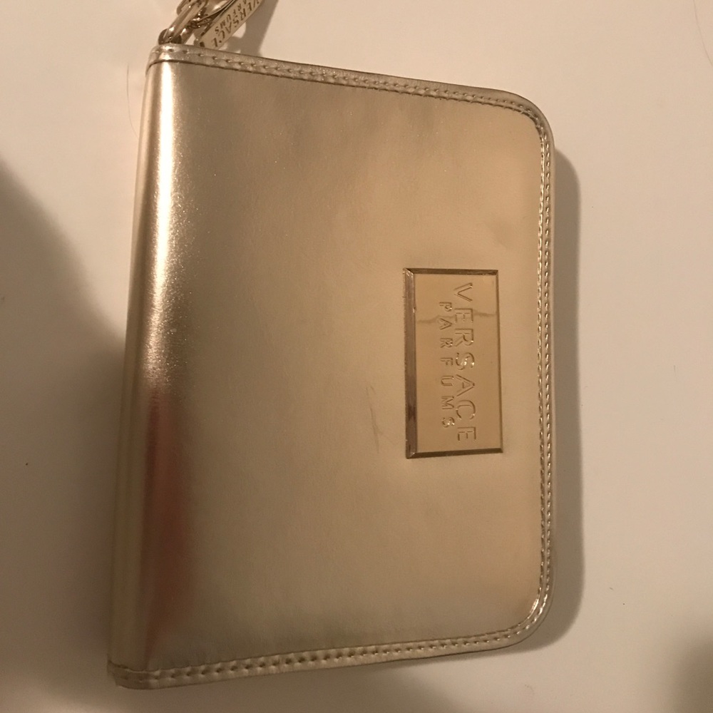 Auth Versace gift with purchase wallet on chain